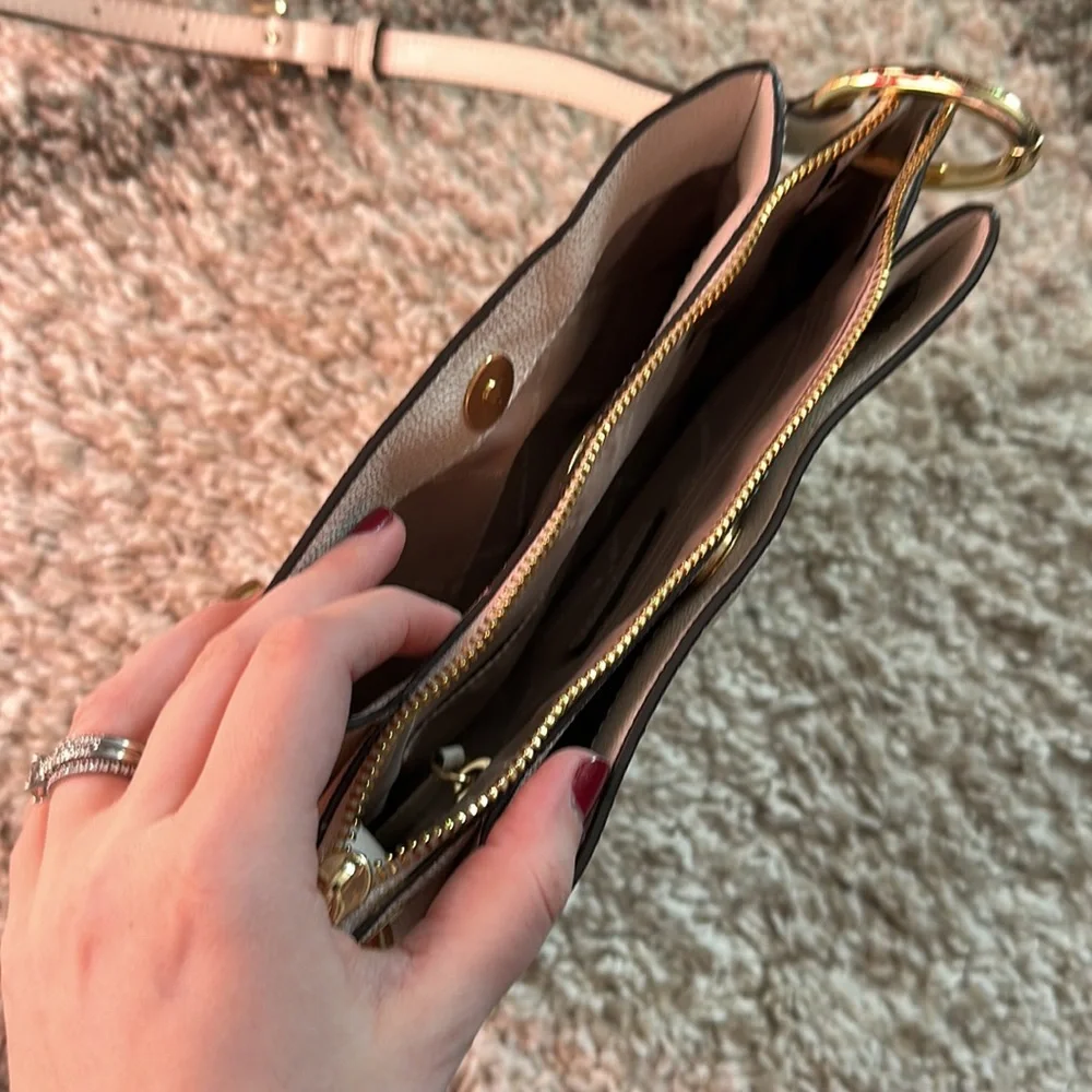 Michael Kors white pebbled crossbody bag - Picture 4 of 8